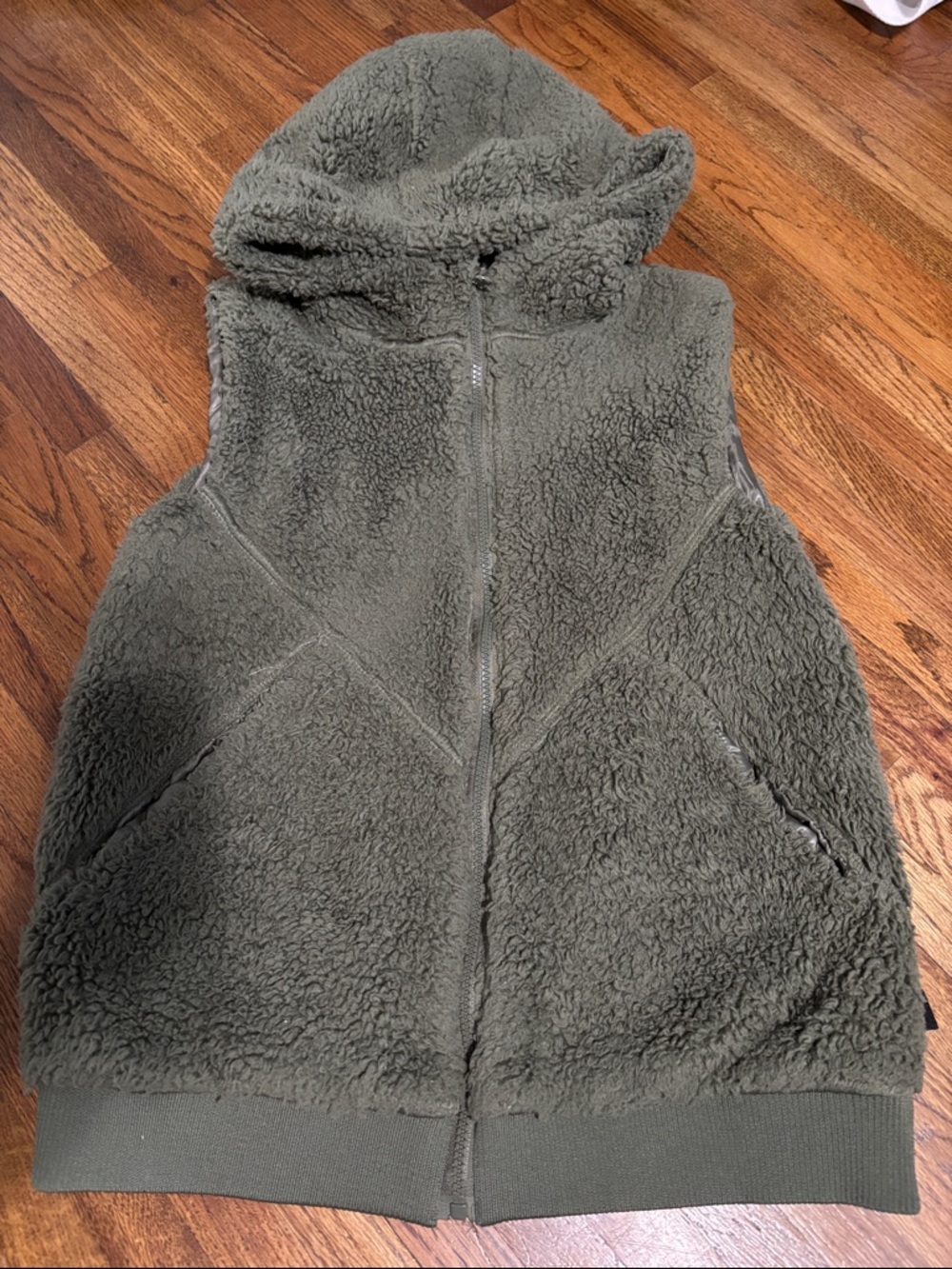 ZYIA Active women’s sherpa green hooded vest